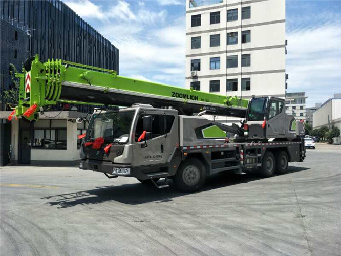 伊宁市跨街广告牌的高空安装注意事项